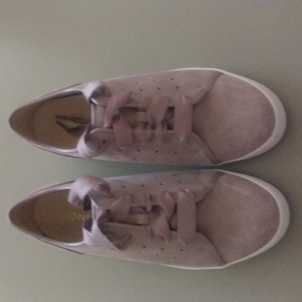 Euc Vionic Sneakers View 2